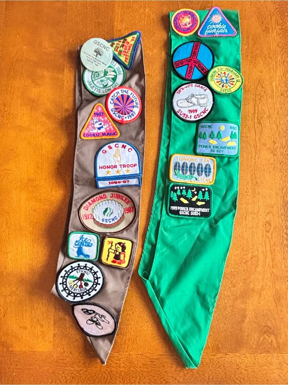 Vintage 1980s Girl Scout Brownies Sash Badges Patches Pins Felt Nations Capital - Picture 6 of 10
